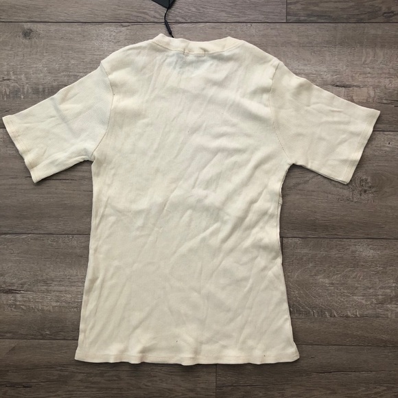 PrettyLittleThing Binding Detail Ribbed Knit Tee - Picture 4 of 5